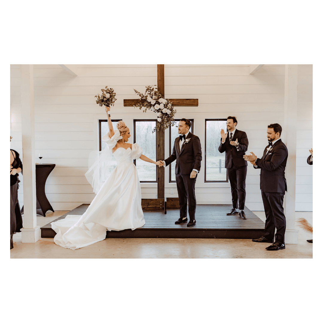 Pronovias_Ixion_Ceremony_bride_and_groom.png